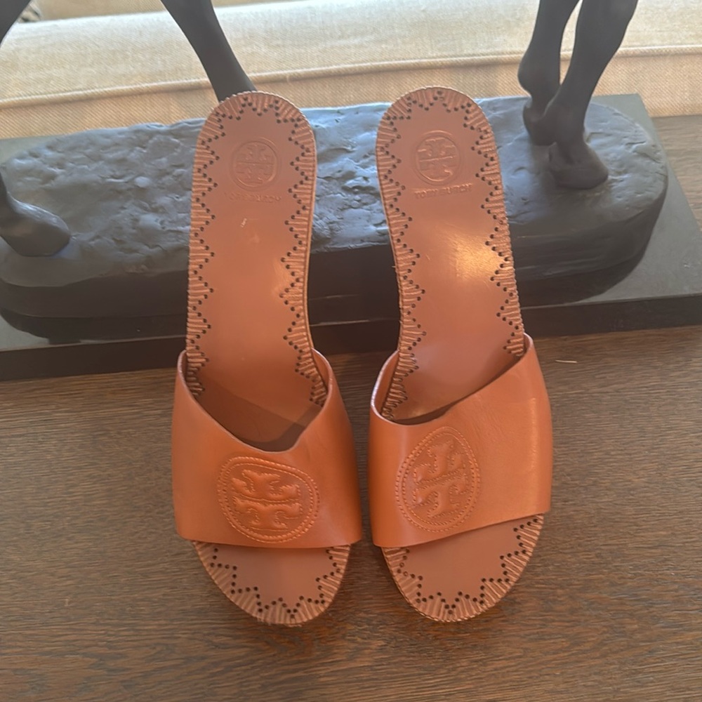 Tory Burch brown/tan heels. Worn only a few times. Size: 9m.